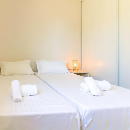 Select'sohome - Pour 6 Personnes A Deux Pas Des Commerces Et De La De La Faviere ! - Iloa-c03 *